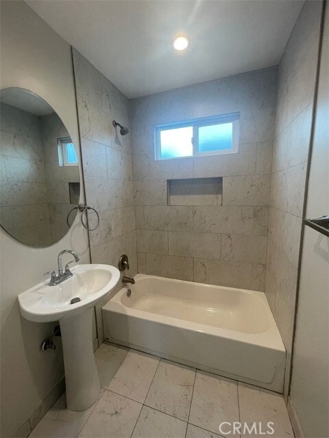 Building Photo - 1413 E 53rd St