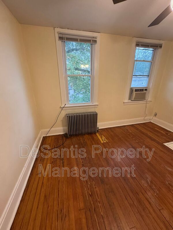 Building Photo - 2450 Starkamp St