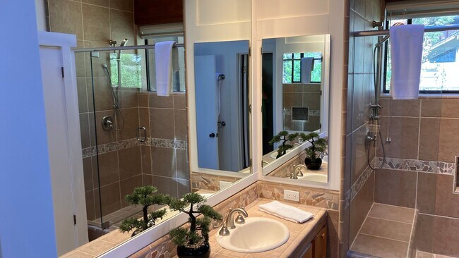 Building Photo - Furnished Lakefront home with amazing Lakeviews