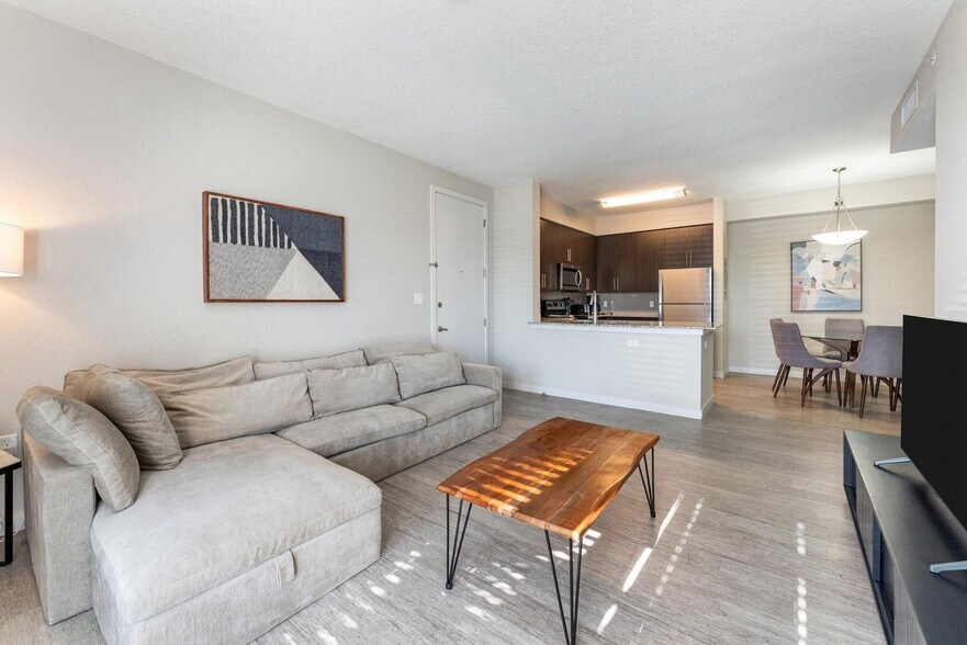 Primary Photo - 257 S Seneca Blvd