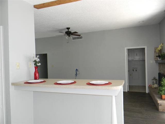 Building Photo - 1402 Forestglen Dr