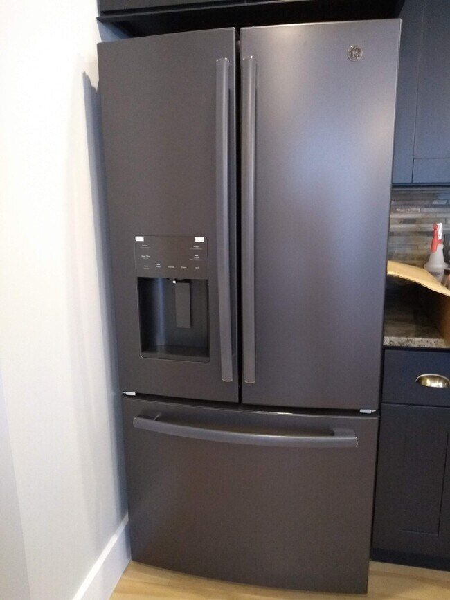 Building Photo - 21253 Lake George Blvd