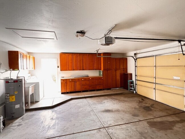 Building Photo - 2+ Mesa Rental