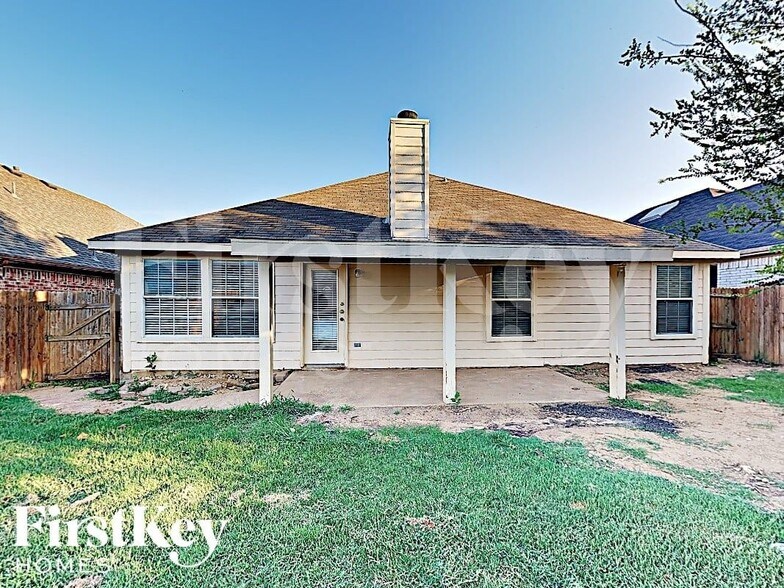 Building Photo - 516 Pineview Ln