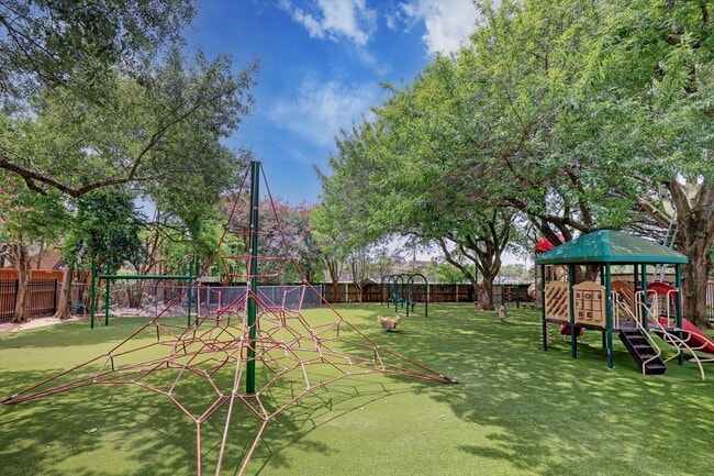 Building Photo - 10314 Olympia Dr