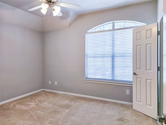 Building Photo - 18118 Yellowstone Trail