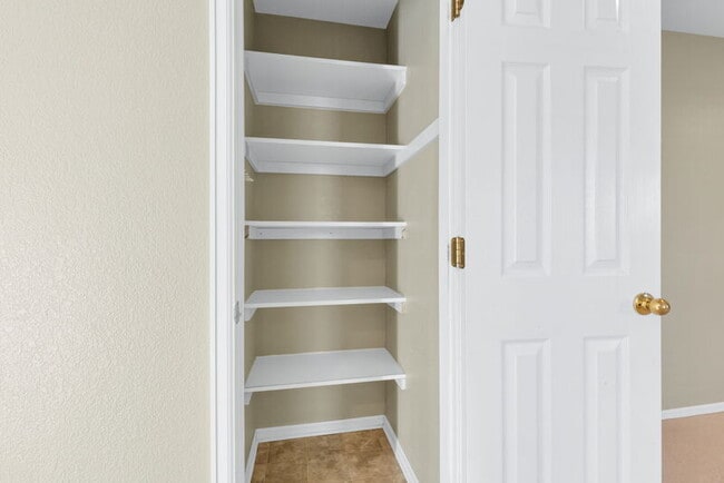 Building Photo - 857 Stagecoach Dr