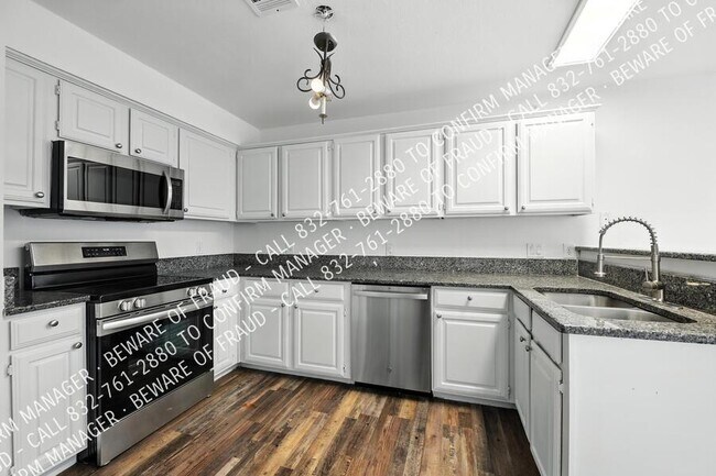 Building Photo - 473 Leisure Ln