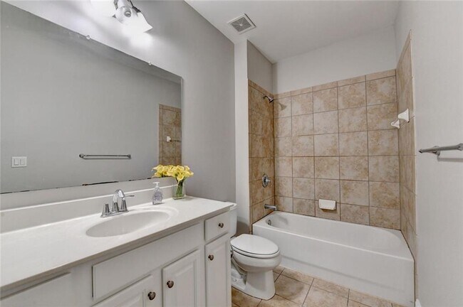 Building Photo - 4805 Shelbourne Dr