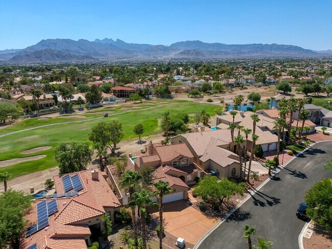 Building Photo - POOL HOME WITH LUSCIOUS GOLF COURSE & MAJE...