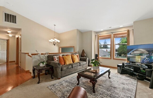 Building Photo - 4 Bed 3Bath Beautiful Single-family House ...