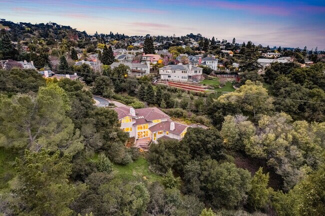 Building Photo - 140 Emerald Estates Ct