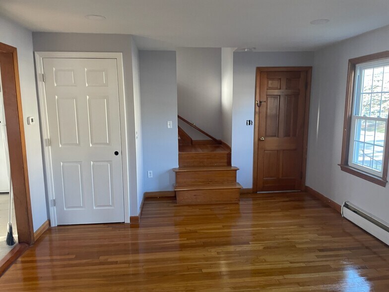 Living room - 405 High St