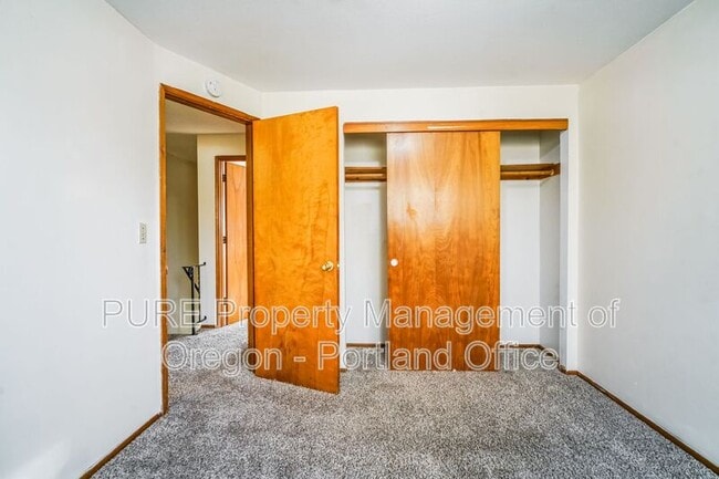 Building Photo - 3510 SE Sherry Ln