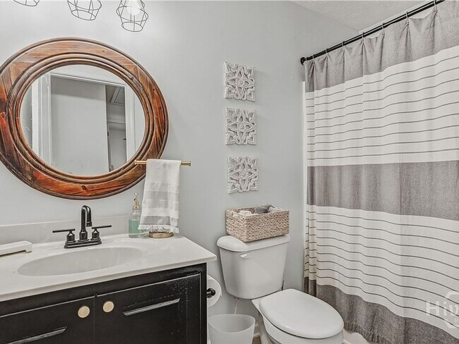 Building Photo - Beautiful 3BR/3BA Home with Private Pool in Commerce