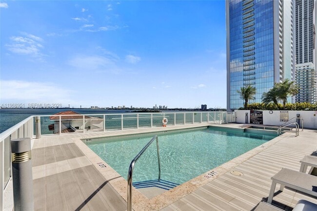 Building Photo - 601 NE 27th St