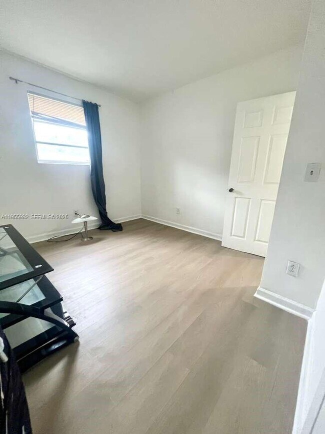 Building Photo - 5510 SW 32nd St