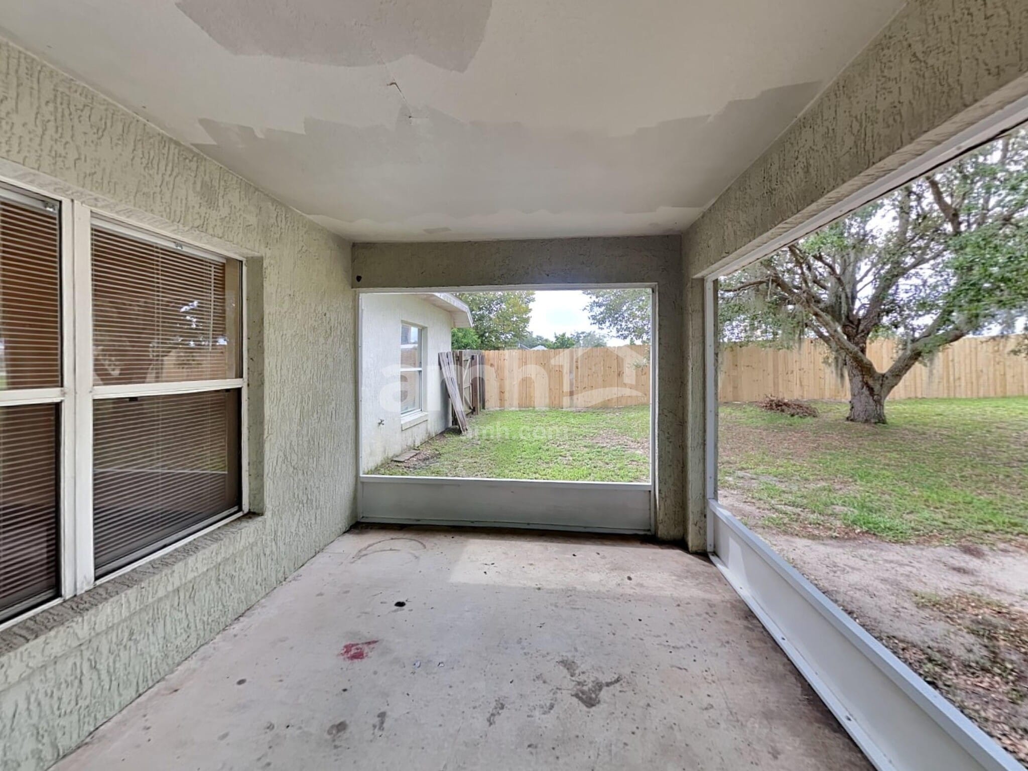 Building Photo - 1322 Lake Idamere Blvd