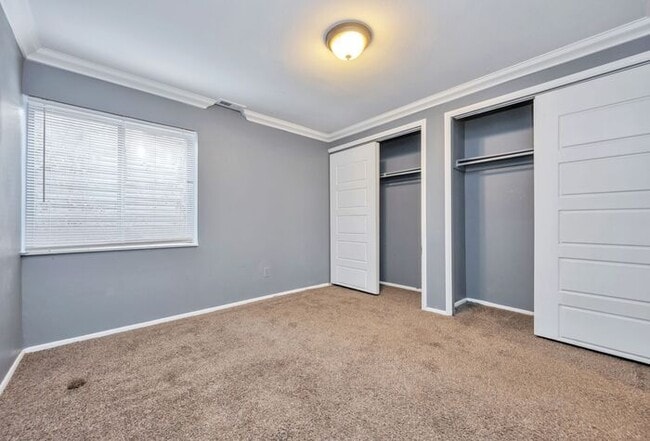 Building Photo - Awesome Rose Park Thouse in quiet community!