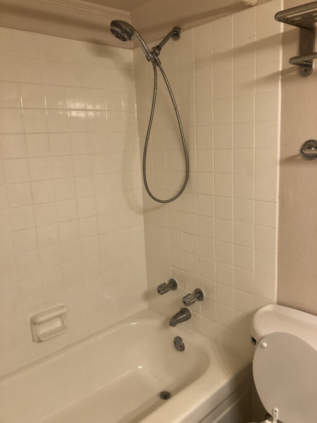 Shower/Bath - 3005 Highland Rd