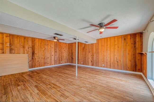 Building Photo - 10902 Sagevale Ln