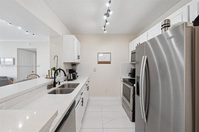 Building Photo - 2665 SW 37th Ave