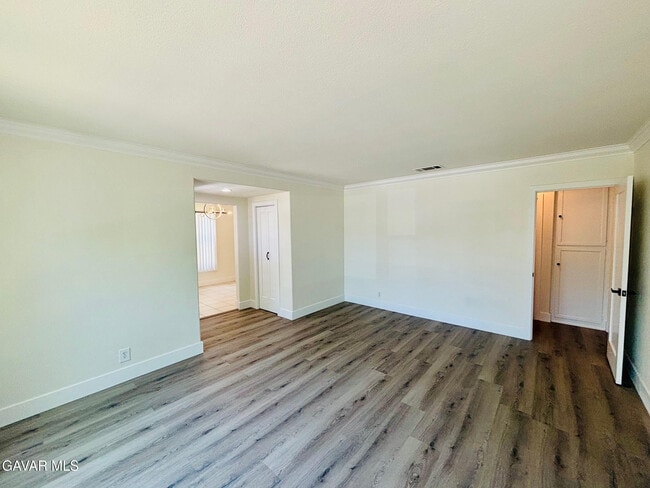 Building Photo - 6533 Balcom Ave