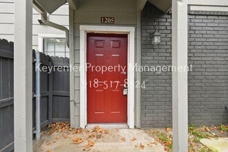 Building Photo - 2850 E 90th St