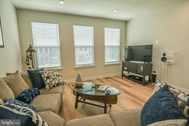 Building Photo - Tanyard Shores Glen Burnie Townhouse