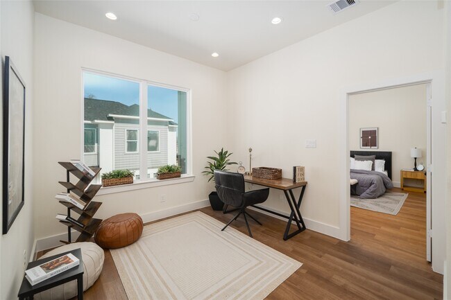 Building Photo - 8907 Knl Br Dr
