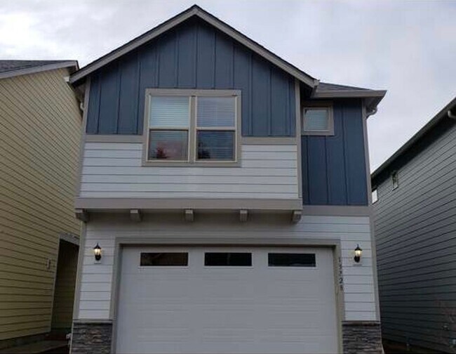 Building Photo - Beautiful home in gated community