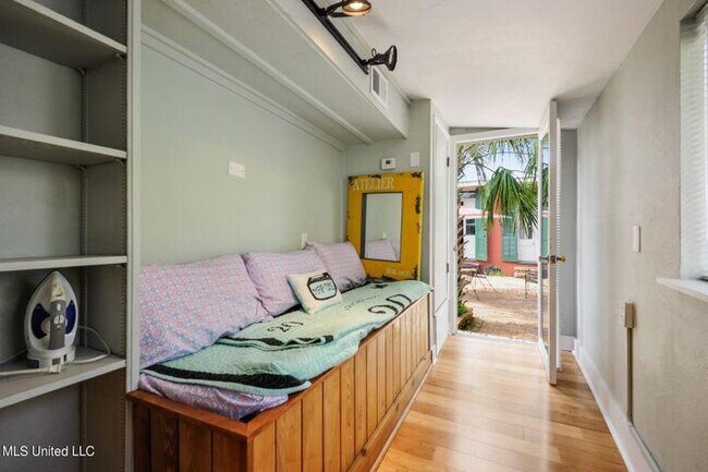 Building Photo - 404 Dunbar ave