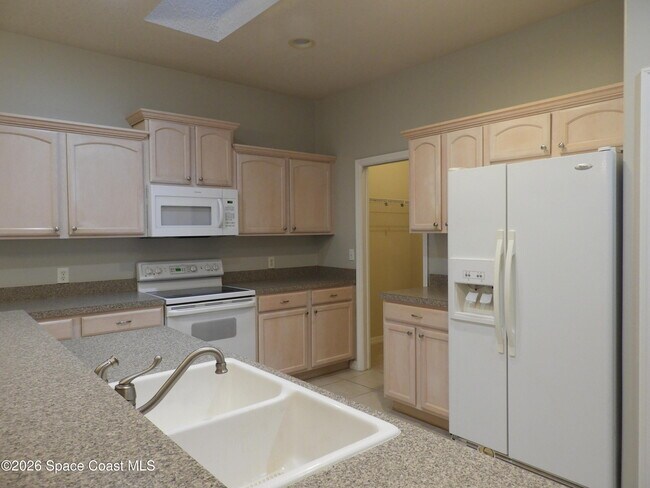 Building Photo - 552 Wedge Ct