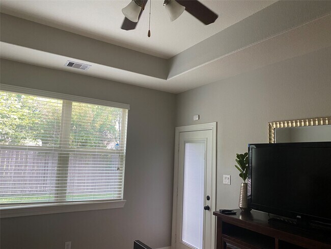 Building Photo - 5159 Oasis Park Ln