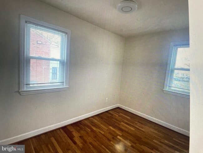 Building Photo - 2588 Iverson St