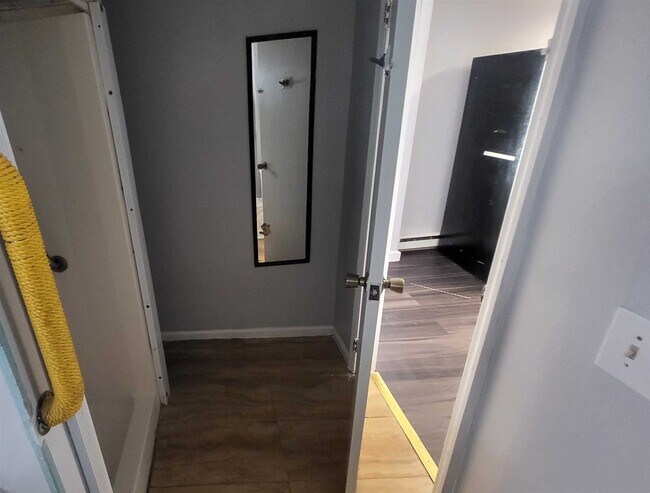 Building Photo - 29 Gifford Ave