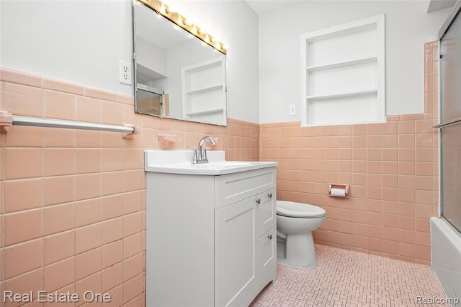 Building Photo - 2360 Pine View Dr