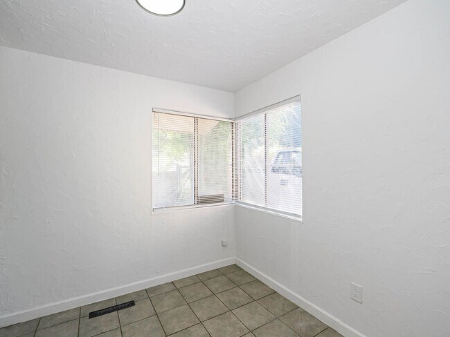 Building Photo - 3725 S 200 E
