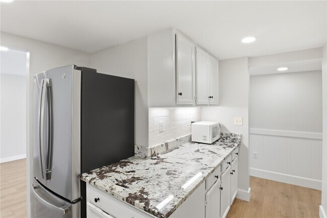 Building Photo - 1474 Marsh Rd