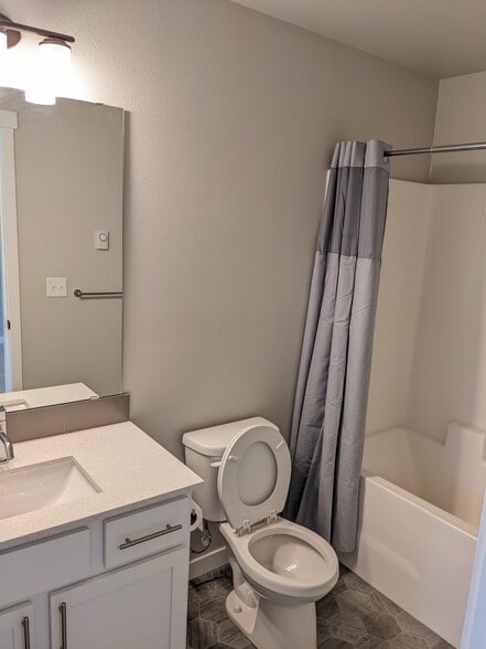 Building Photo - 13717 Admiralty Way