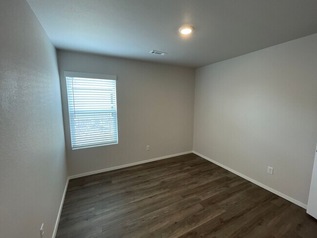 Building Photo - Pre-Leasing Now | Beautiful 3 Bed, 2 Bath Home in Siloam Springs | Available June 14