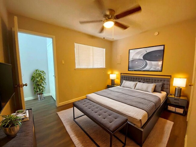 Building Photo - The Silverado Condominiums have plenty of parking for residents off of Valley Hill Circle!