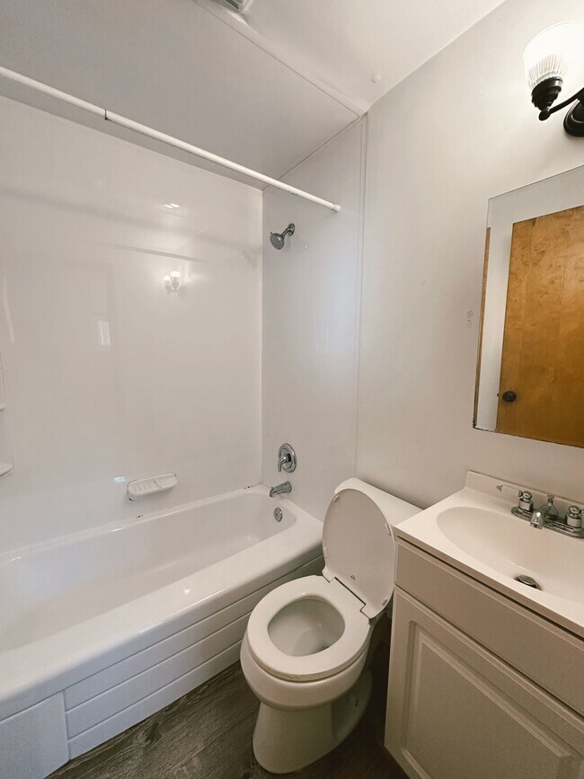 Building Photo - NEWLY RENOVATED 2 BEDROOM WITH GARAGE IN THE HEART OF SOUTHSIDE!