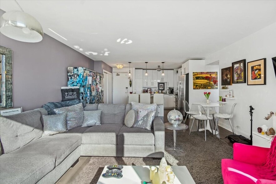 Building Photo - 3600 N Lake Shore Dr