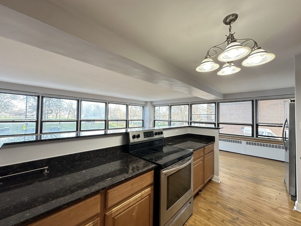 Building Photo - 4180 N Marine Dr