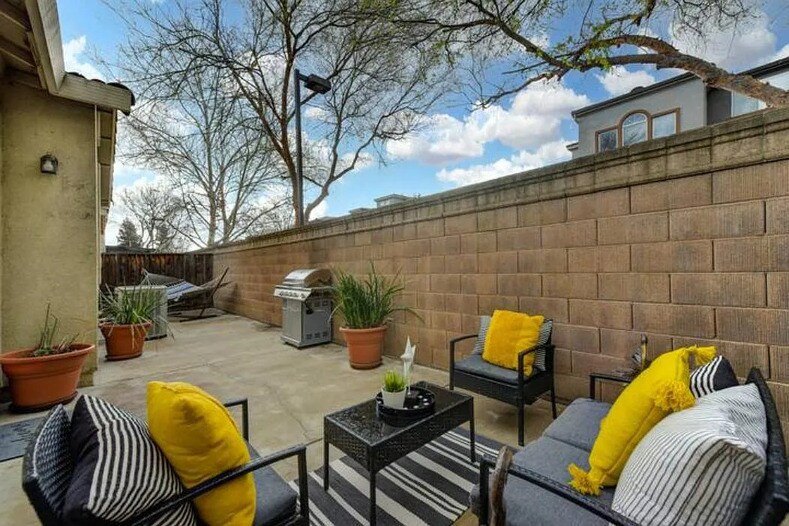 Building Photo - 205 Dragonfly Cir