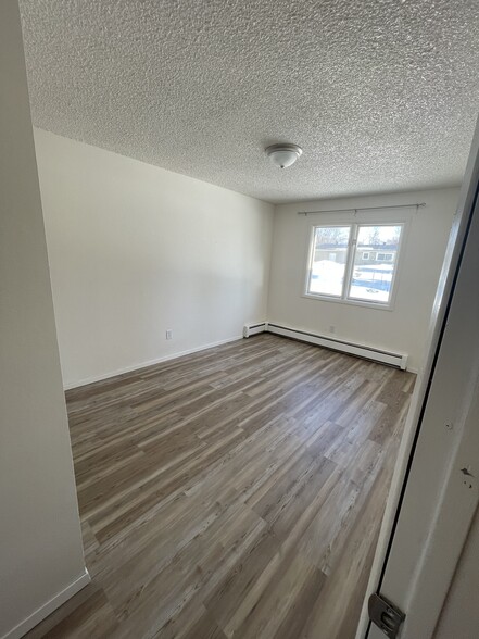 Building Photo - 8531 Golden St