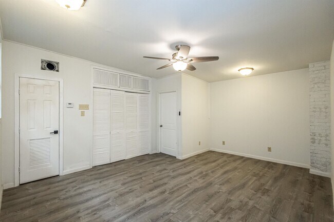 Building Photo - 1420 Corpus Christi St