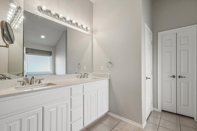 Building Photo - 4833 Heber Springs Trail