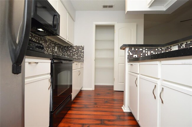 Building Photo - 8605 Mallard Reserve Dr